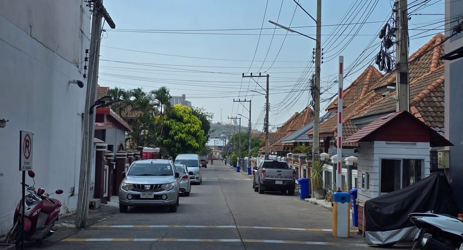 For rent and for sale 4 bedrooms house in Bang Lamung, Chonburi