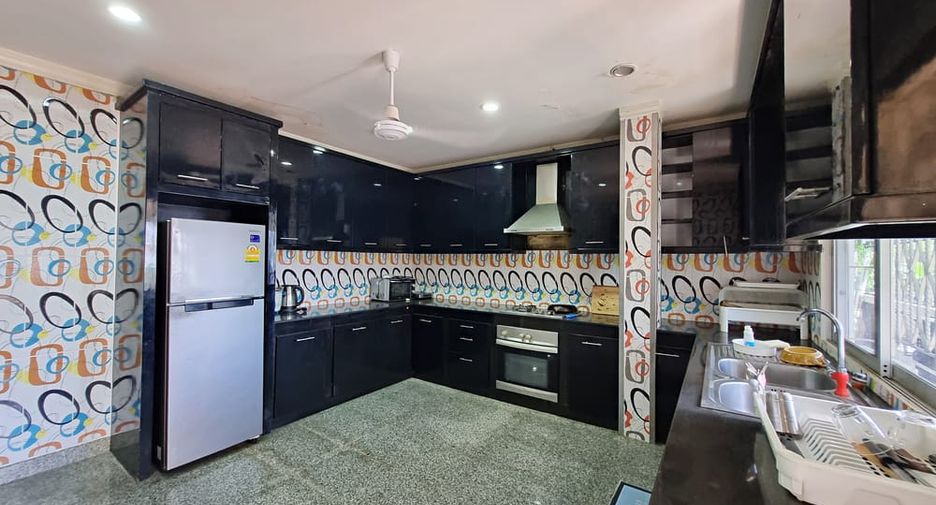 For sale 4 bedrooms villa in Jomtien, Pattaya