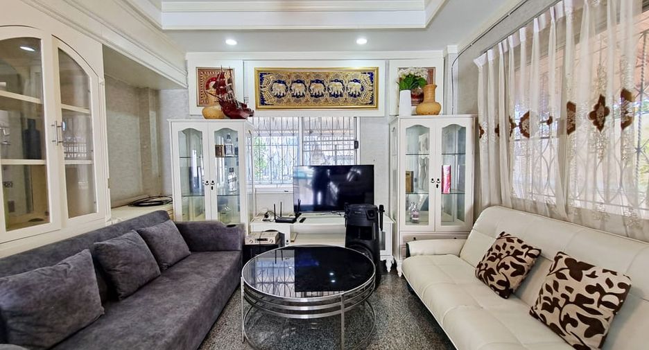 For sale 4 bedrooms villa in Jomtien, Pattaya