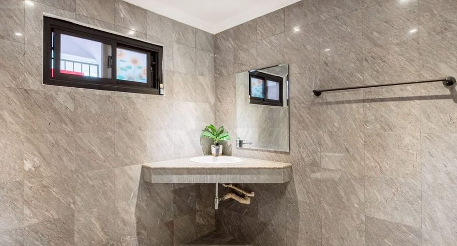 Villa en alquiler de 5 habitaciones en Bang Lamung, Chonburi