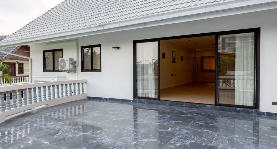 Villa en alquiler de 5 habitaciones en Bang Lamung, Chonburi