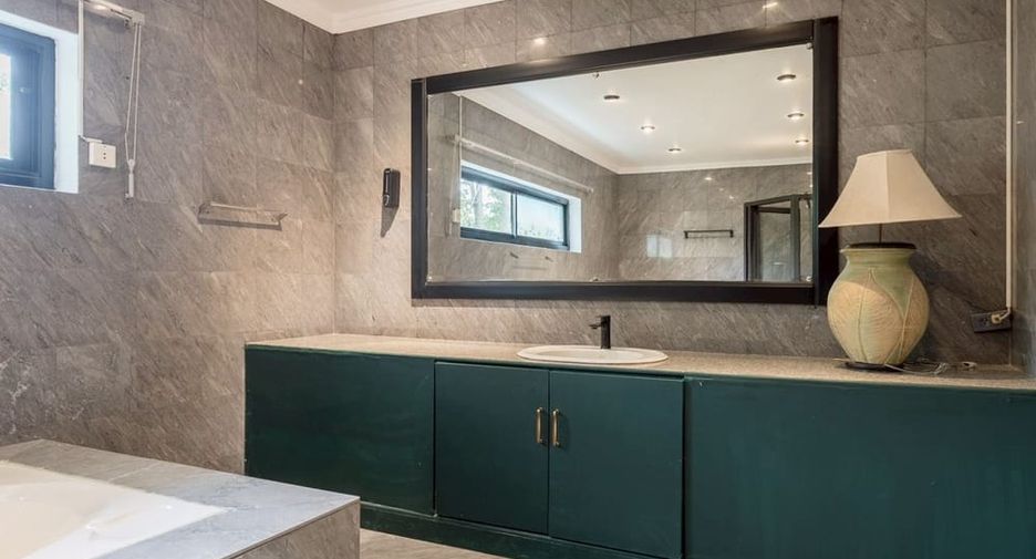 Villa en alquiler de 5 habitaciones en Bang Lamung, Chonburi