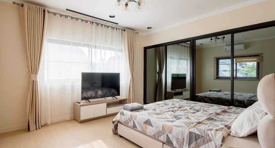 Villa en alquiler de 5 habitaciones en Bang Lamung, Chonburi
