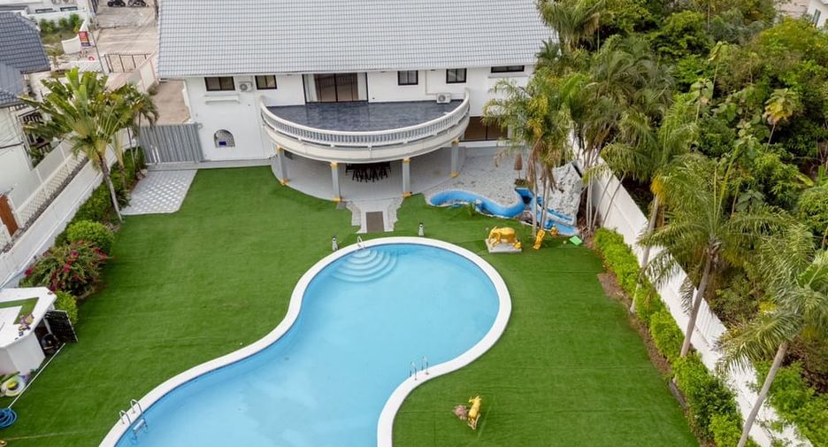 Villa en alquiler de 5 habitaciones en Bang Lamung, Chonburi