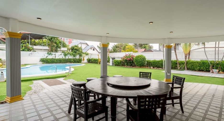 Villa en alquiler de 5 habitaciones en Bang Lamung, Chonburi