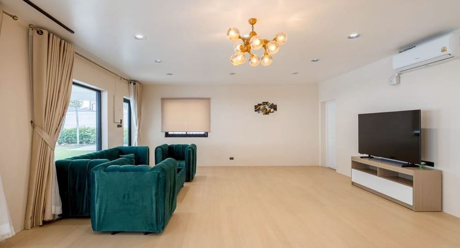 Villa en alquiler de 5 habitaciones en Bang Lamung, Chonburi