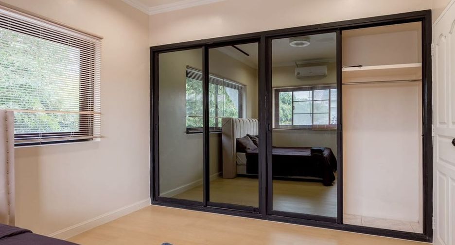 Villa en alquiler de 5 habitaciones en Bang Lamung, Chonburi