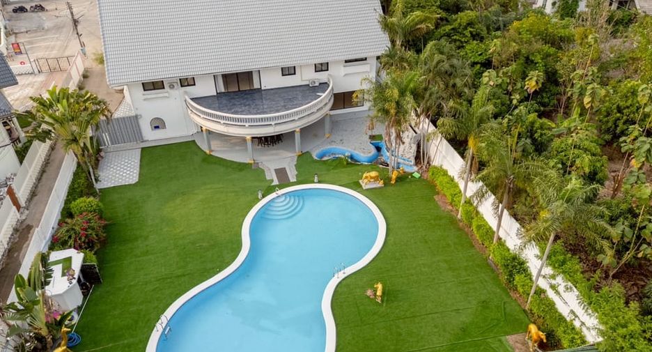 Villa en alquiler de 5 habitaciones en Bang Lamung, Chonburi