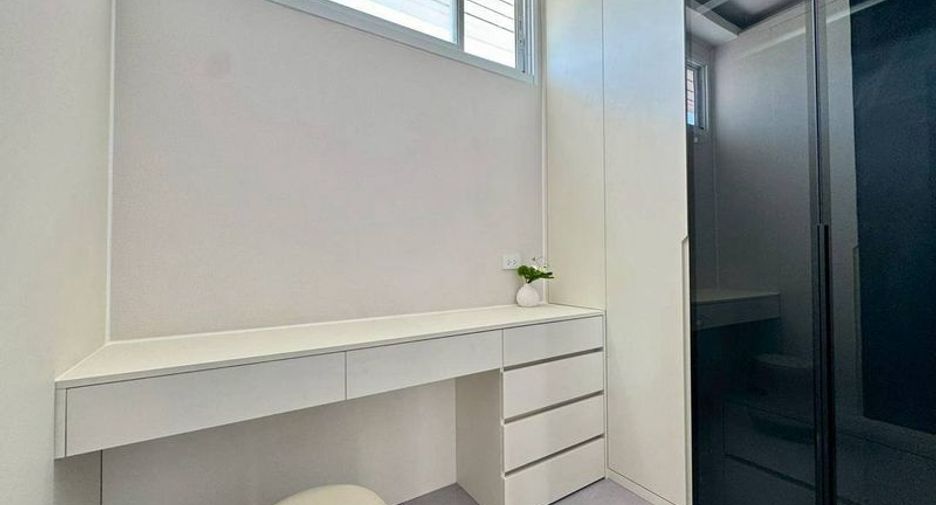 Casa en alquiler de 4 habitaciones en Jomtien, Pattaya