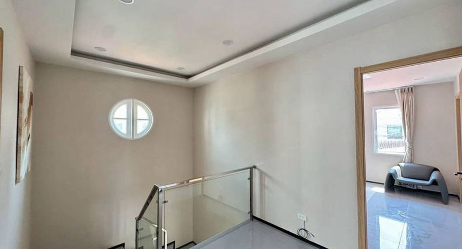 Casa en alquiler de 4 habitaciones en Jomtien, Pattaya