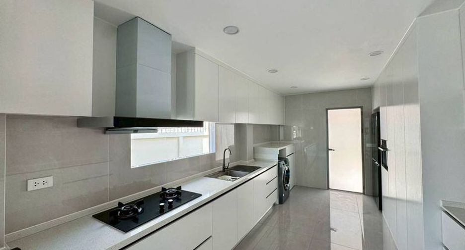 Casa en alquiler de 4 habitaciones en Jomtien, Pattaya