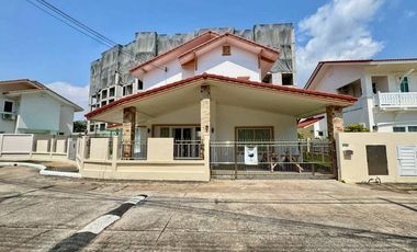 Casa en alquiler de 4 habitaciones en Jomtien, Pattaya