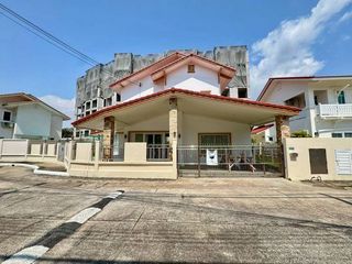 Casa en alquiler de 4 habitaciones en Bang Lamung, Chonburi