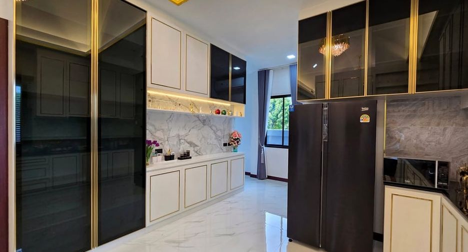 For sale 3 bedrooms villa in Bang Lamung, Chonburi