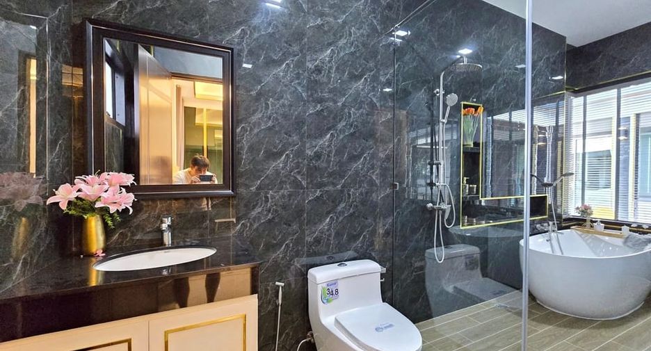 For sale 3 bedrooms villa in Bang Lamung, Chonburi