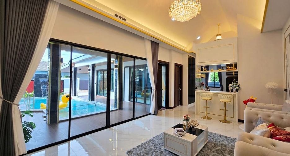 For sale 3 bedrooms villa in Bang Lamung, Chonburi