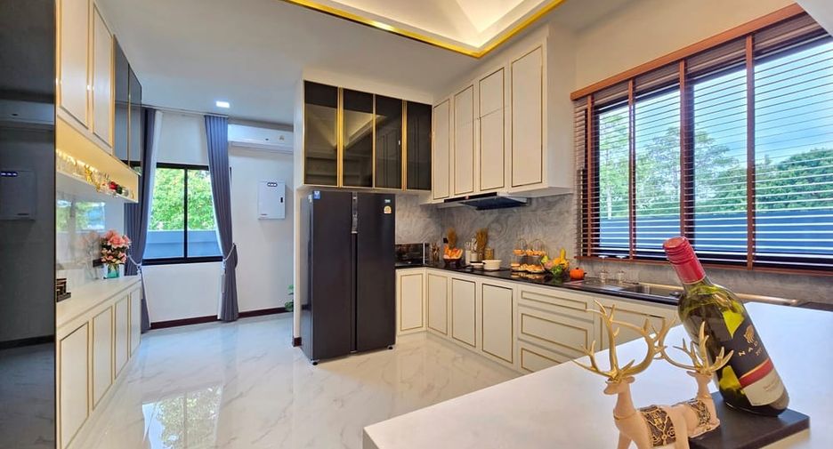 For sale 3 bedrooms villa in Bang Lamung, Chonburi