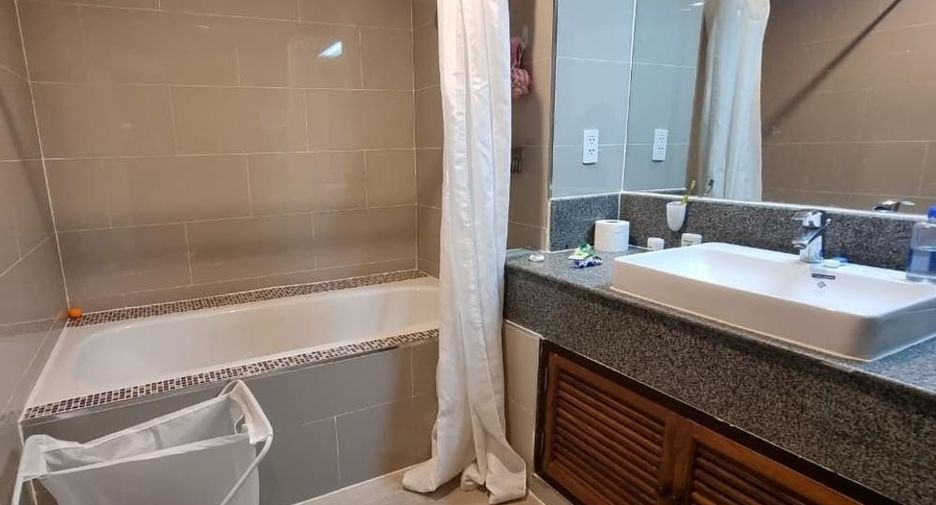 For rent 3 bedrooms condo in Na Jomtien, Pattaya