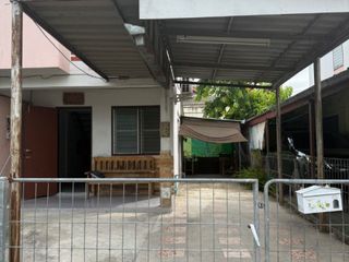 À vendre 2 chambres maison à Mueang Lamphun, Lamphun