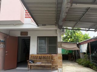 À vendre 2 chambres maison à Mueang Lamphun, Lamphun