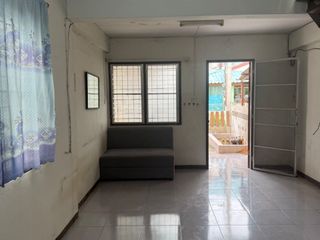 À vendre 2 chambres maison à Mueang Lamphun, Lamphun