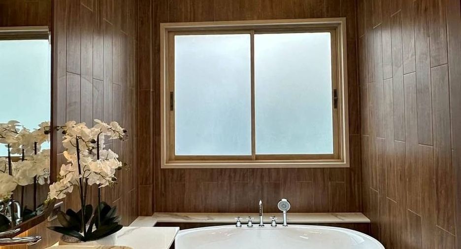 Villa en alquiler de 4 habitaciones en Bang Lamung, Chonburi