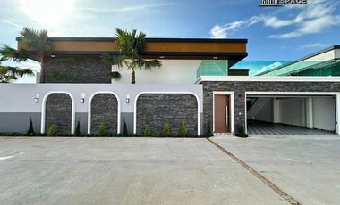 Villa en alquiler de 4 habitaciones en Bang Lamung, Chonburi