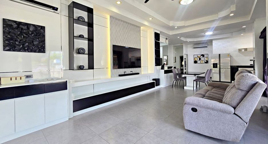 For sale 3 bedrooms villa in Bang Lamung, Chonburi
