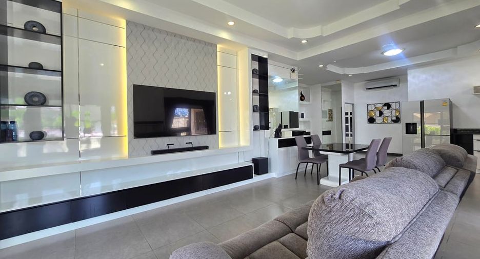 For sale 3 bedrooms villa in Bang Lamung, Chonburi