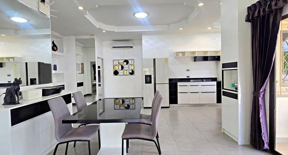 For sale 3 bedrooms villa in Bang Lamung, Chonburi
