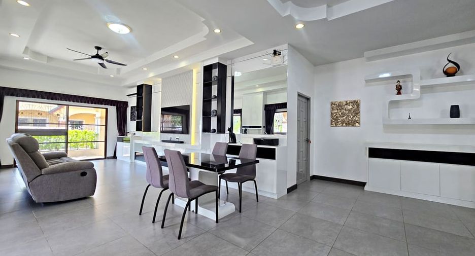 For sale 3 bedrooms villa in Bang Lamung, Chonburi