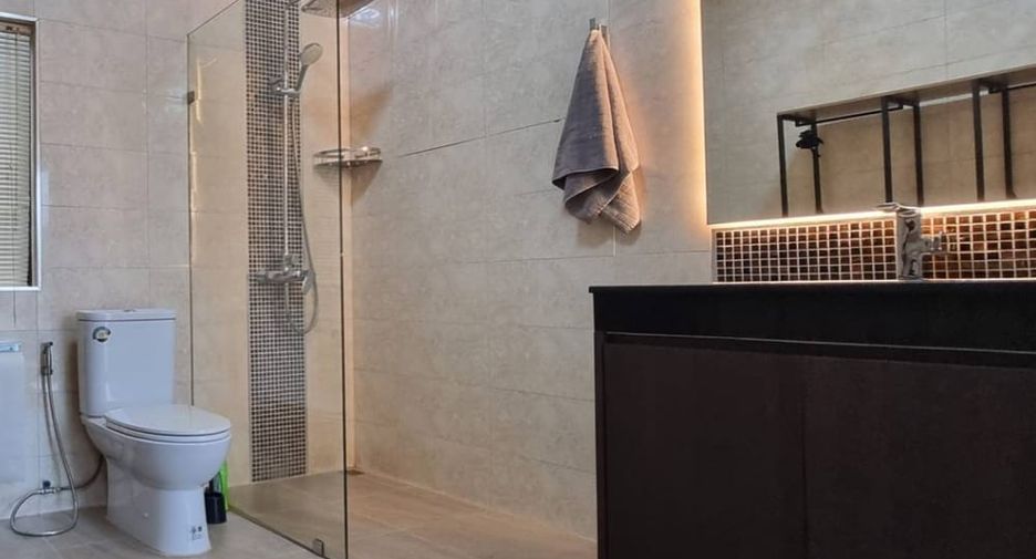 For sale 3 bedrooms villa in Bang Lamung, Chonburi