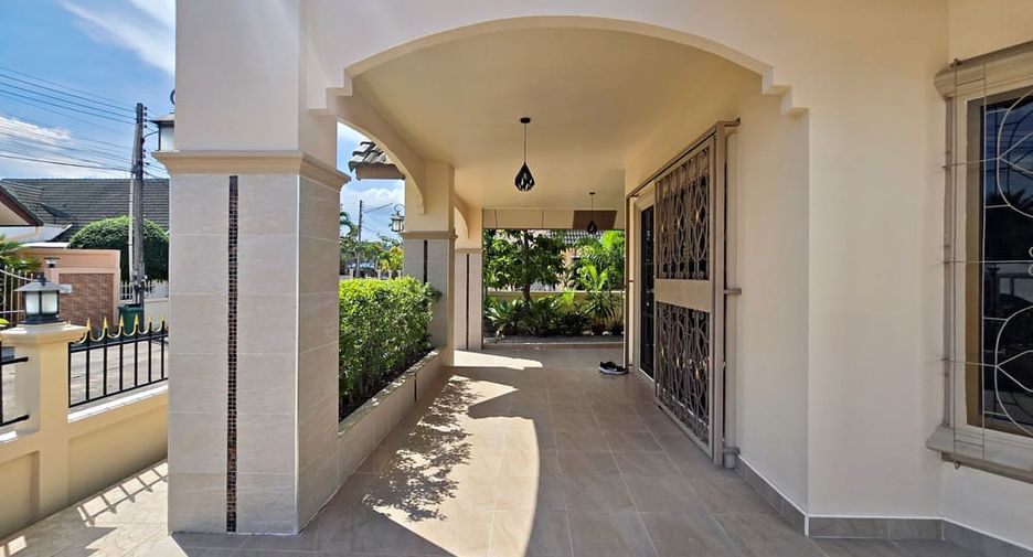 For sale 3 bedrooms villa in Bang Lamung, Chonburi