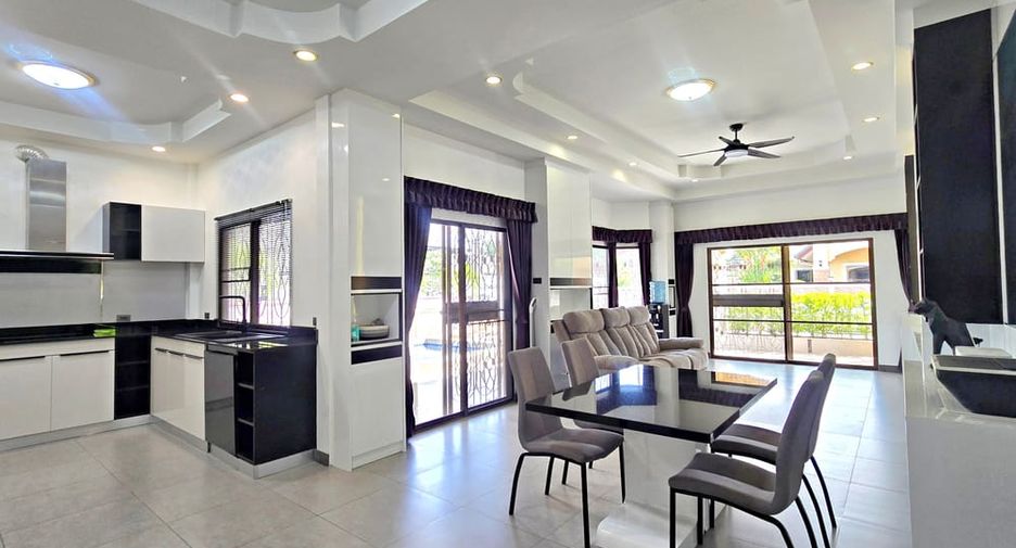 For sale 3 bedrooms villa in Bang Lamung, Chonburi