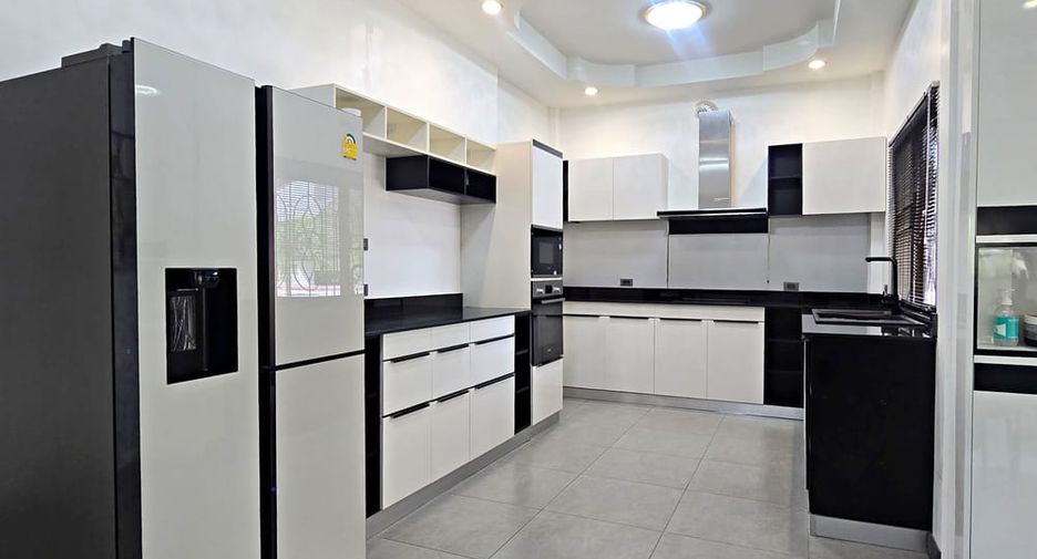 For sale 3 bedrooms villa in Bang Lamung, Chonburi