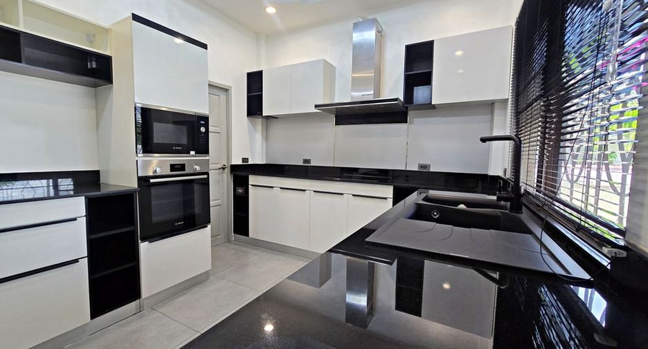 For sale 3 bedrooms villa in Bang Lamung, Chonburi