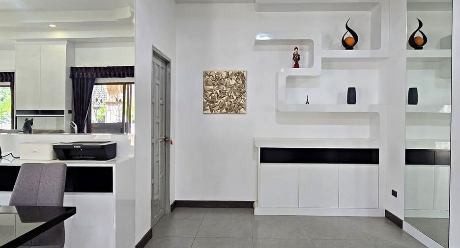 For sale 3 bedrooms villa in Bang Lamung, Chonburi