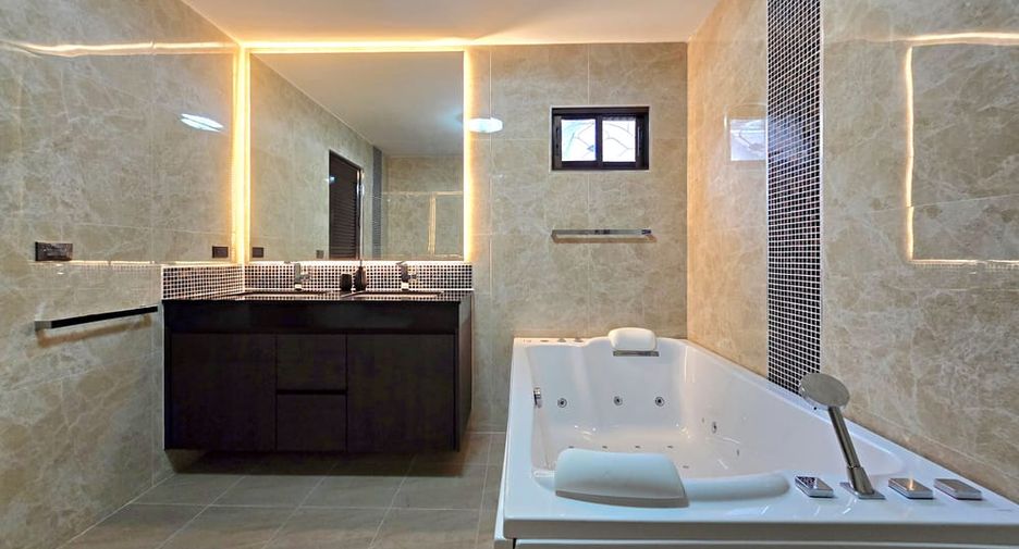 For sale 3 bedrooms villa in Bang Lamung, Chonburi