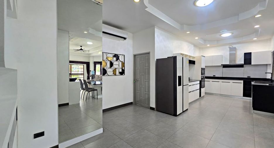 For sale 3 bedrooms villa in Bang Lamung, Chonburi