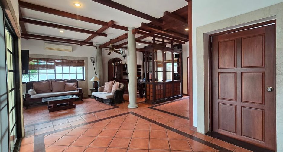 Villa en alquiler de 3 habitaciones en Bang Lamung, Chonburi