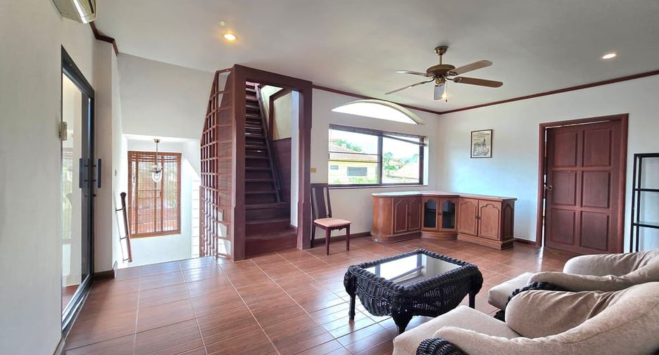Villa en alquiler de 3 habitaciones en Bang Lamung, Chonburi