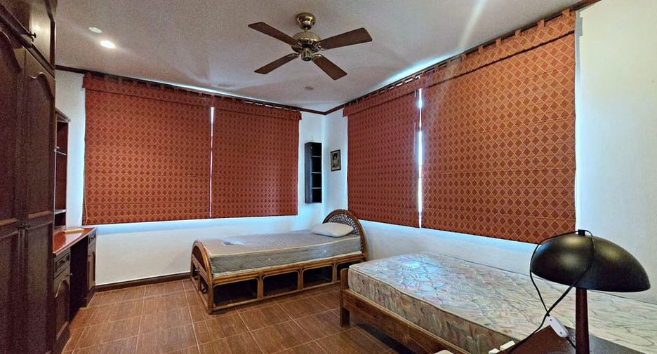 Villa en alquiler de 3 habitaciones en Bang Lamung, Chonburi