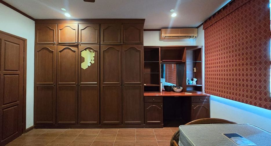 Villa en alquiler de 3 habitaciones en Bang Lamung, Chonburi
