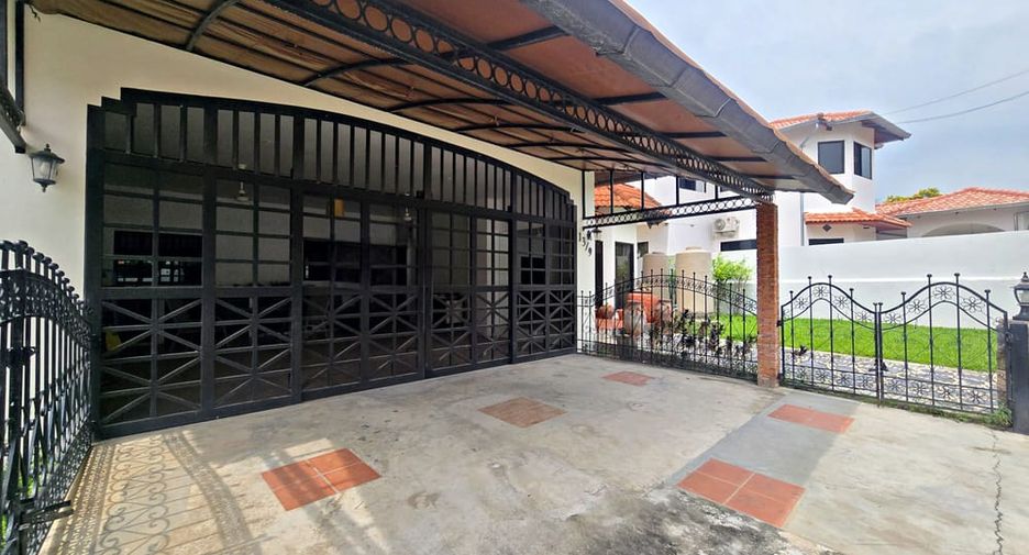 Villa en alquiler de 3 habitaciones en Bang Lamung, Chonburi