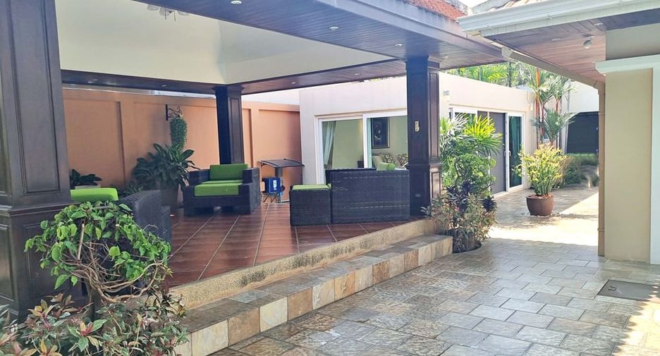 Villa en alquiler y en venta de 4 habitaciones en Bang Lamung, Chonburi