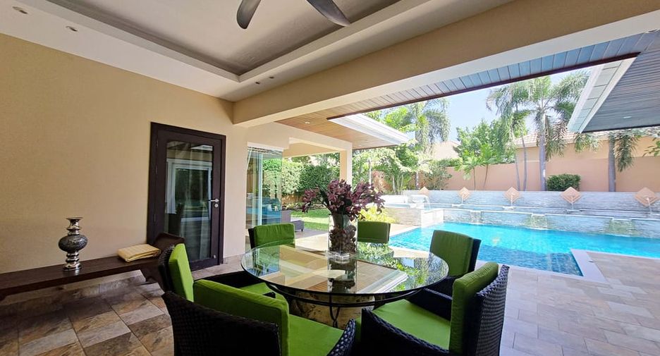 Villa en alquiler y en venta de 4 habitaciones en Bang Lamung, Chonburi