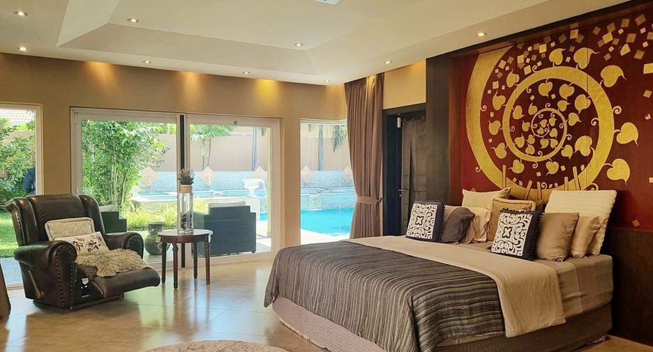 Villa en alquiler y en venta de 4 habitaciones en Bang Lamung, Chonburi