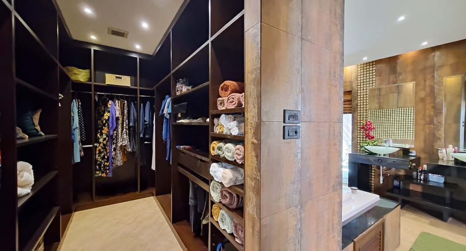 Villa en alquiler y en venta de 4 habitaciones en Bang Lamung, Chonburi