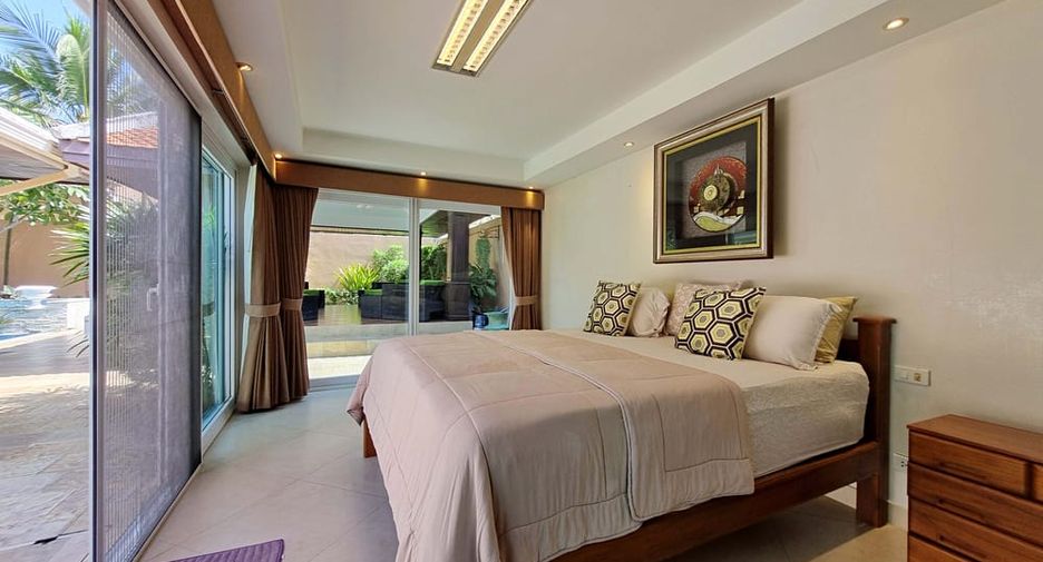 Villa en alquiler y en venta de 4 habitaciones en Bang Lamung, Chonburi
