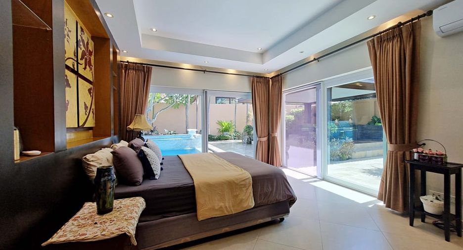 Villa en alquiler y en venta de 4 habitaciones en Bang Lamung, Chonburi